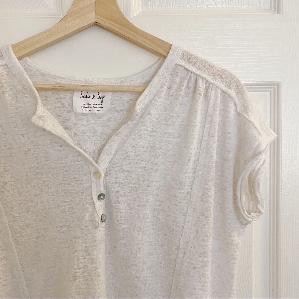 🌿 Sadie & Sage raw edge Henley tee